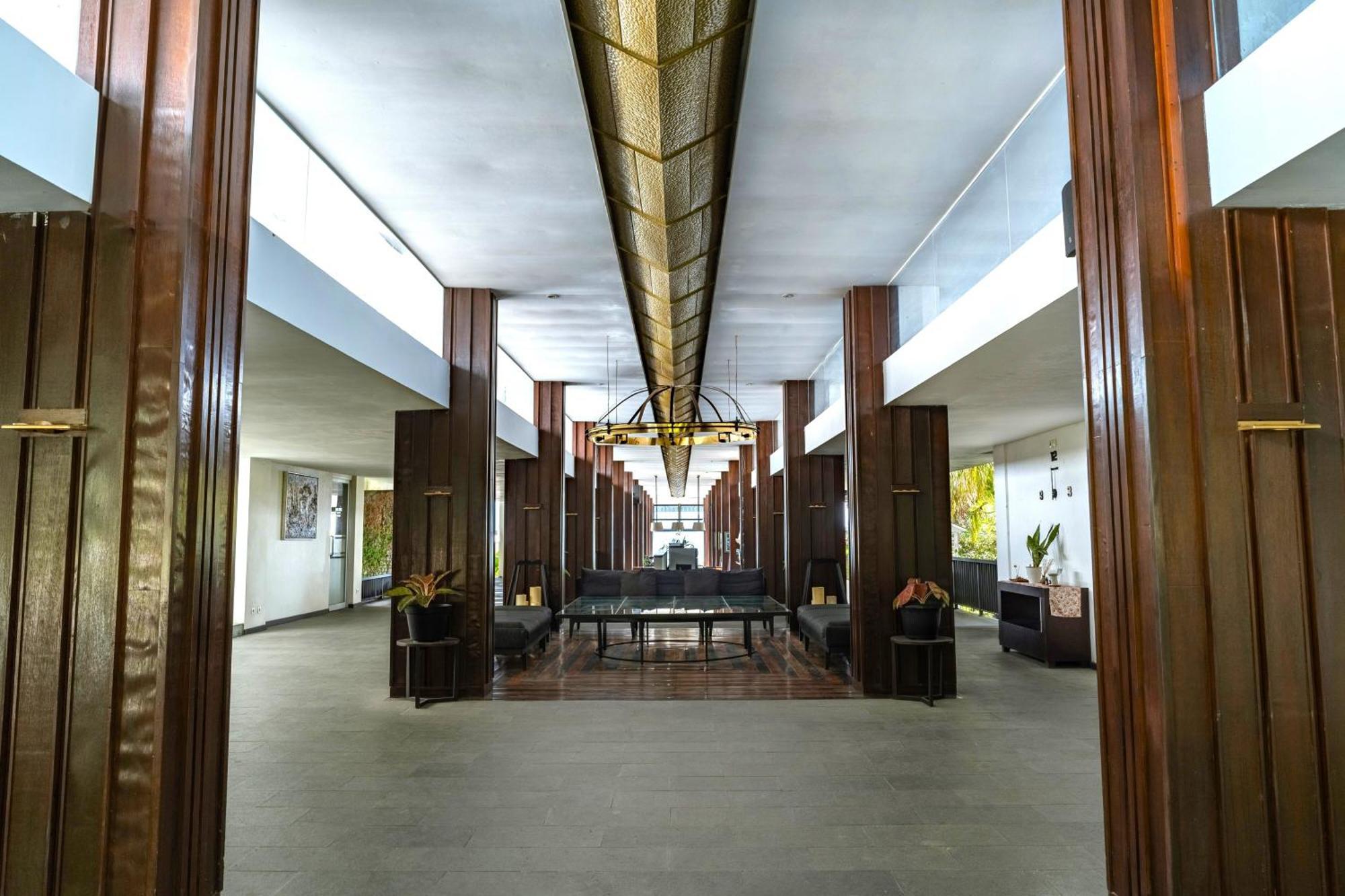 Estrella Hotel & Conference Luwuk Exteriör bild